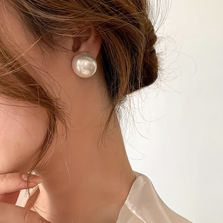 VIVIENNE | THE STATEMENT PEARL STUD EARRINGS