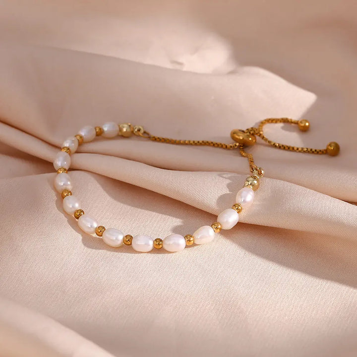 ADELINE | ELEGANT PEARL AND GOLD BRACELET